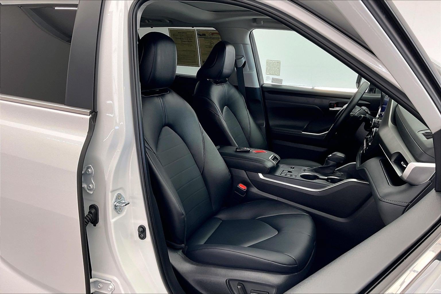 Used 2026 Wind Chill Pearl Toyota XLE image 6