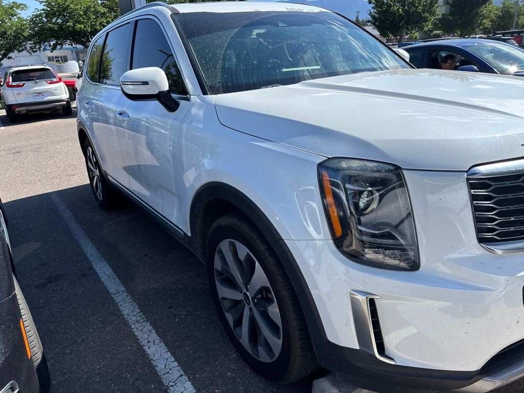 Used 2020 White Kia S image 5