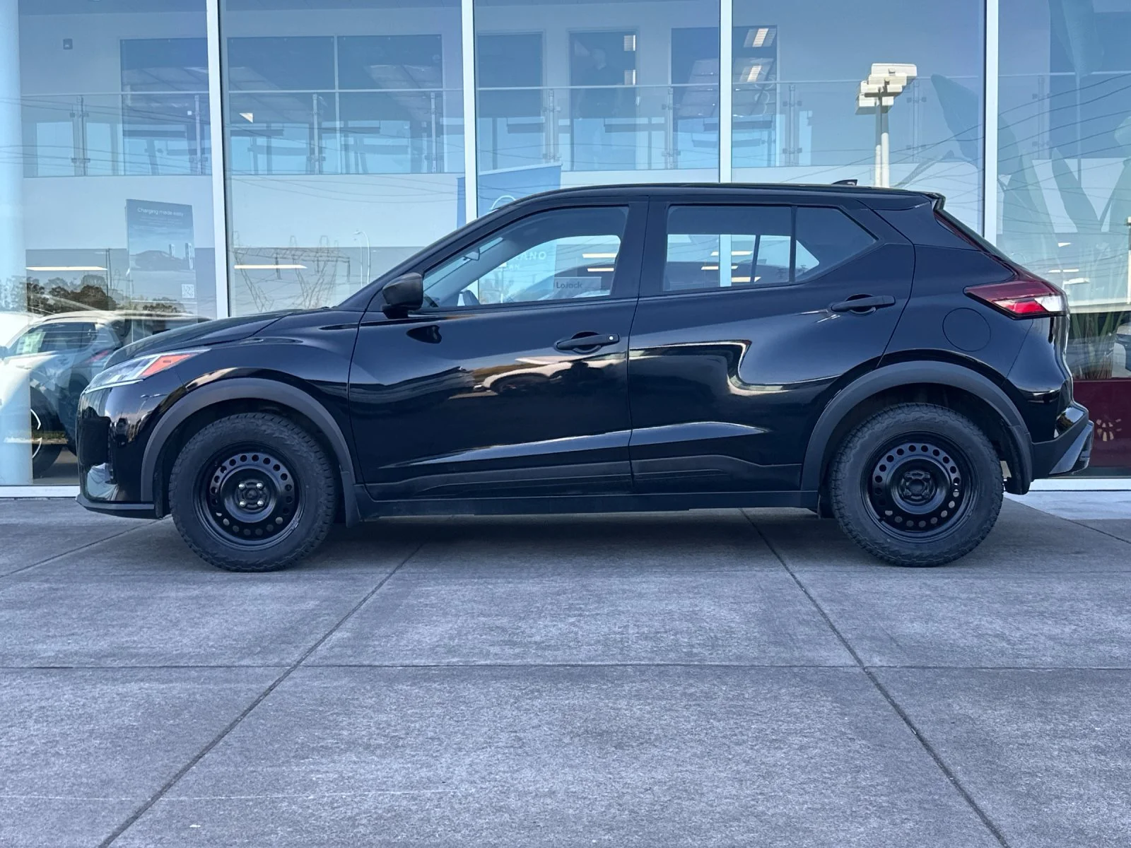 Used 2022 Super Black Nissan S image 6