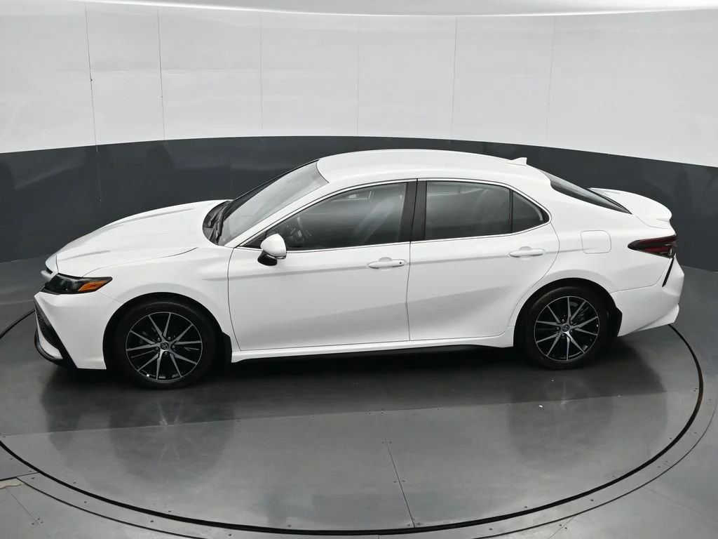Used 2024 White Toyota SE image 19
