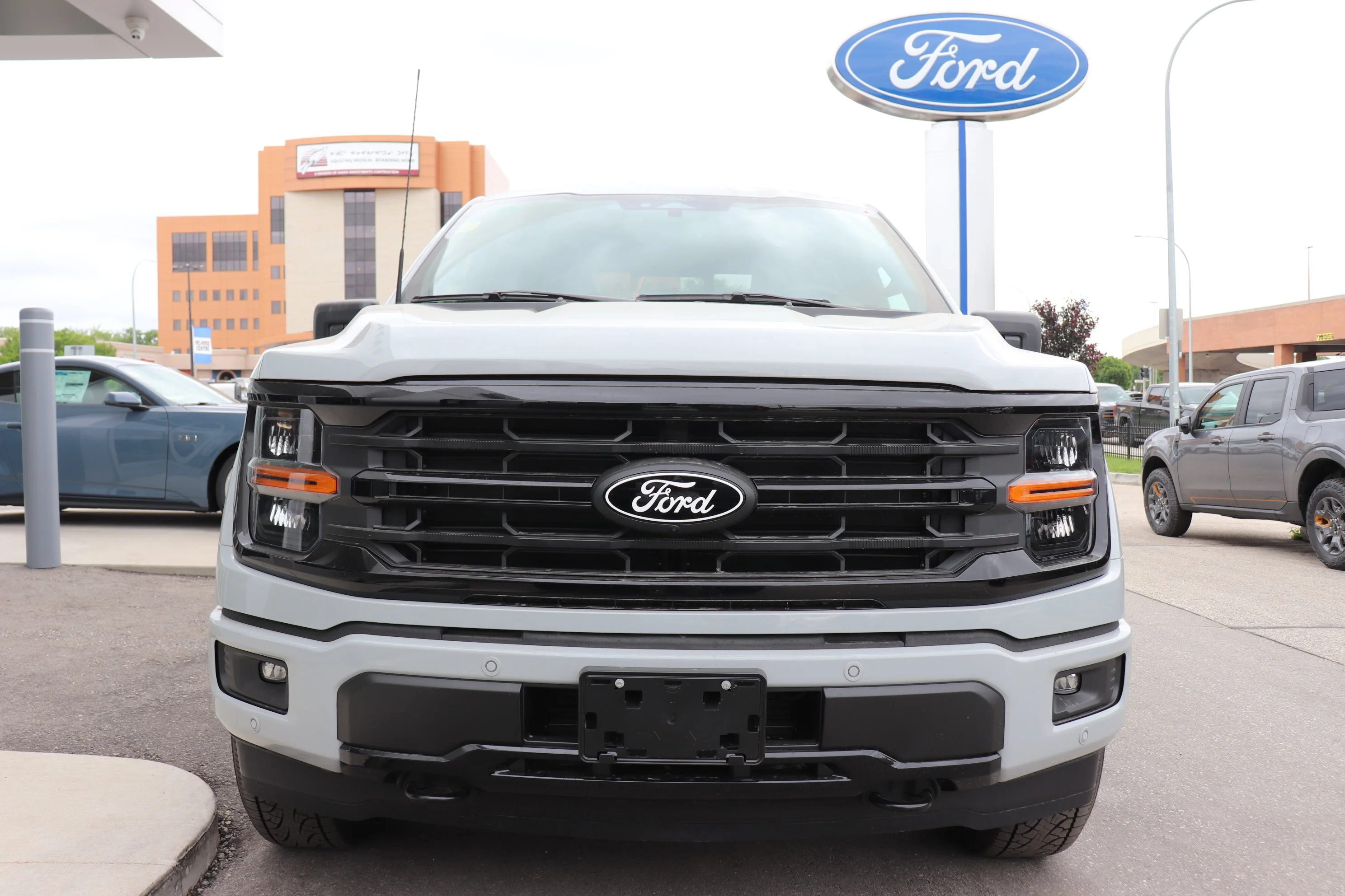 New 2026 Avalanche Ford XLT image 2