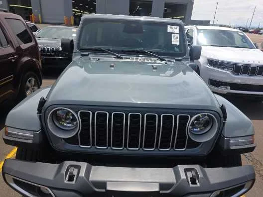 Used 2025 Anvil Clearcoat Jeep Sahara image 2