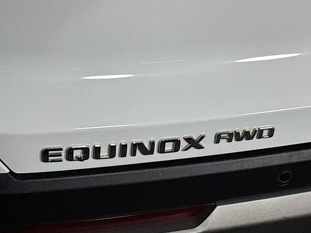 Used 2025 White Chevrolet LT image 24