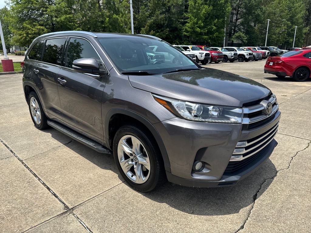 Used 2018 Gray Toyota Limited image 9
