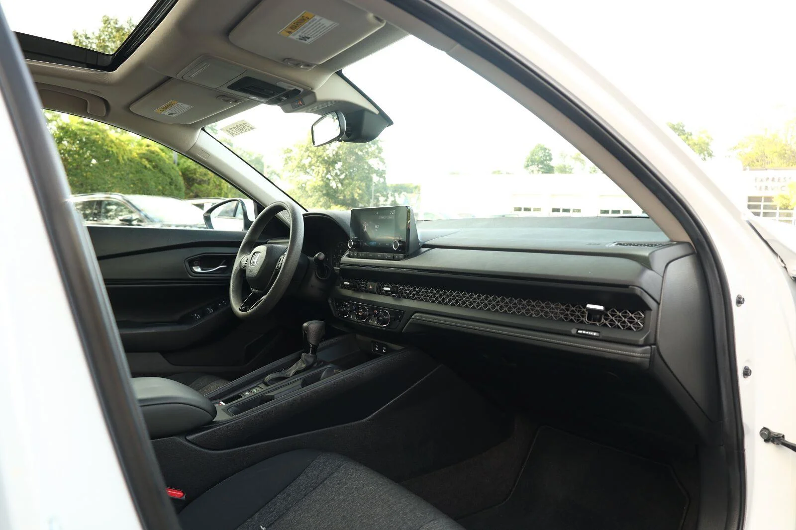 Used 2024 Platinum White Pearl Honda EX image 23