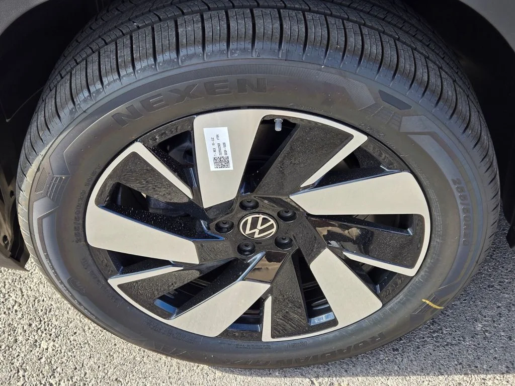 New 2025 White Volkswagen 2.0T SE w/Technology image 5