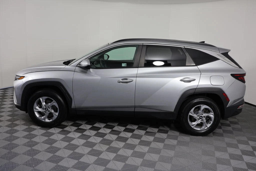 Used 2024 Silver Hyundai SEL image 5