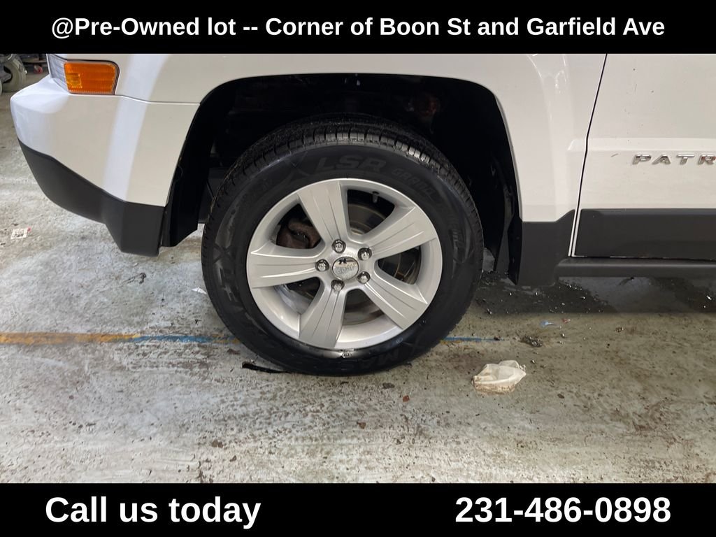 Used 2013 White Jeep Limited image 11