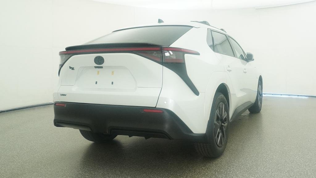 New 2026 Wind Chill Pearl Toyota XLE image 21