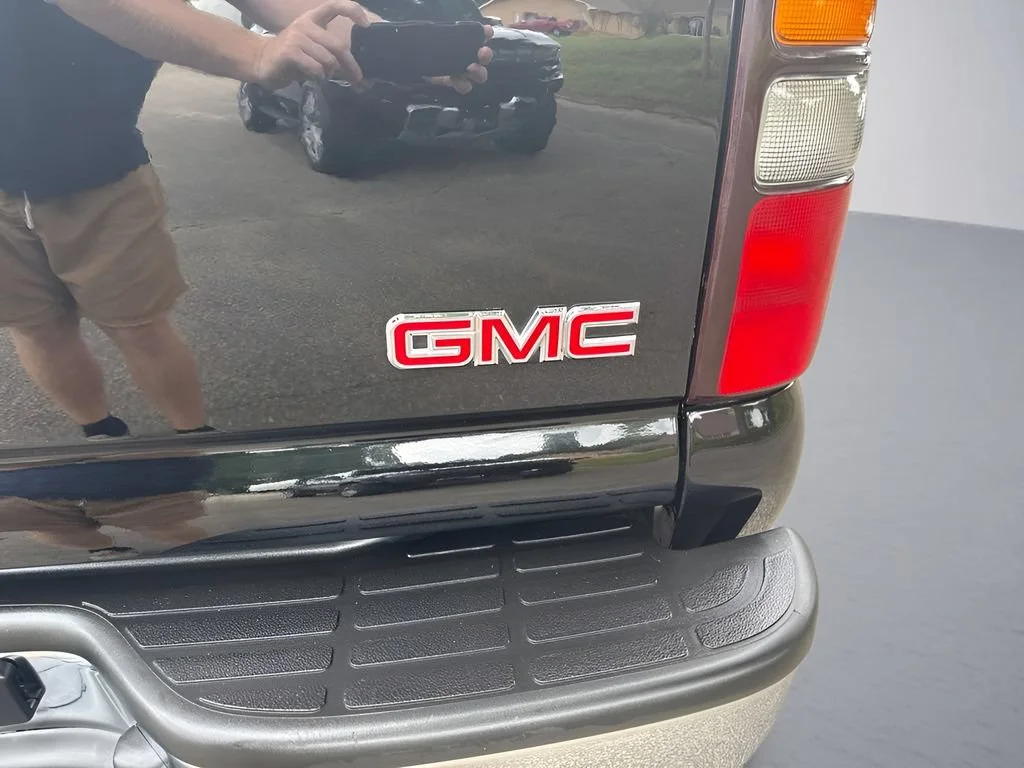 Used 2005 Onyx Black GMC SLT image 33