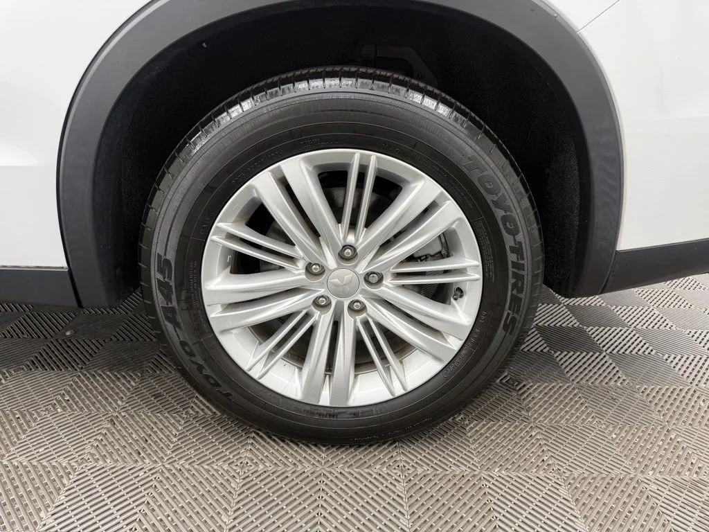 Used 2023  Mitsubishi ES image 15