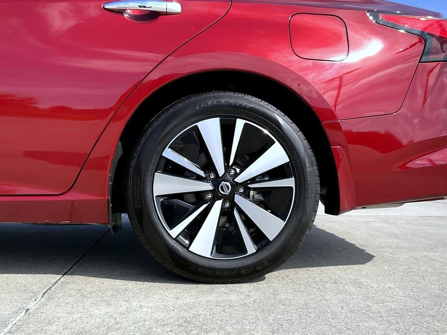 Used 2022 Red Nissan 2.5 SL image 23