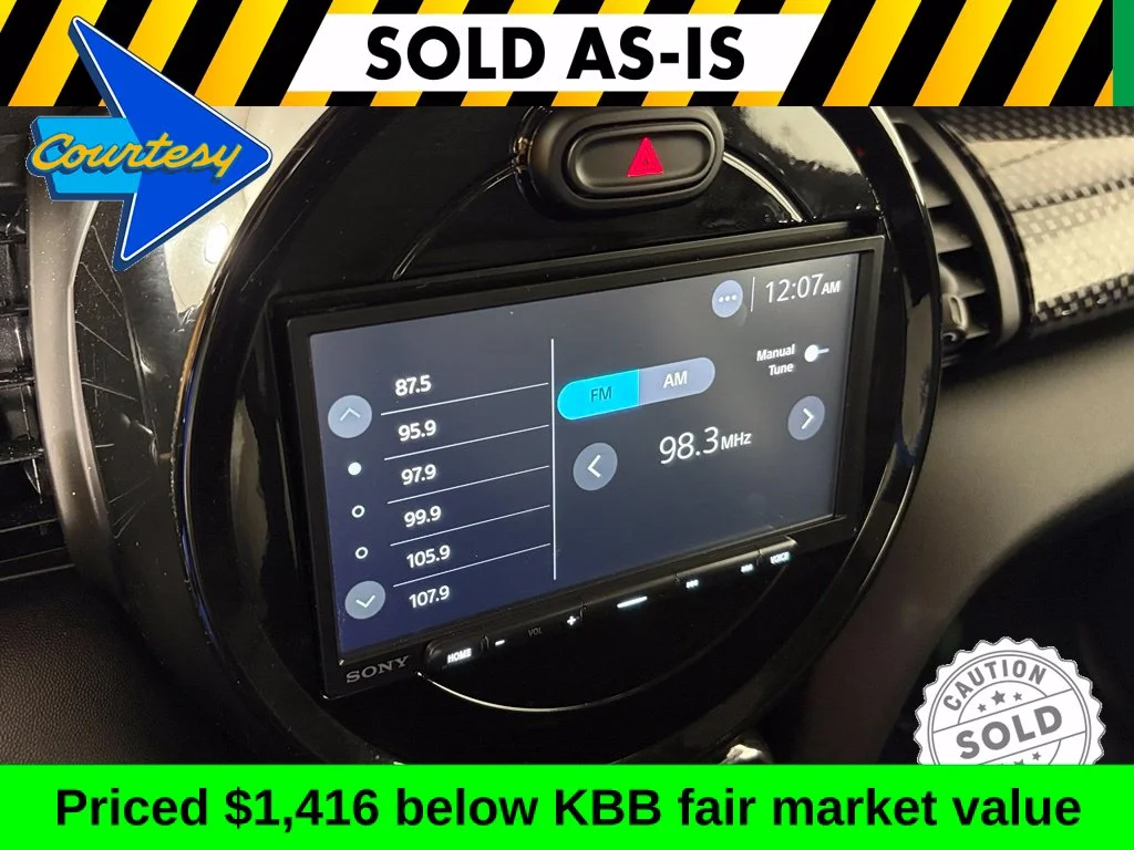 Used 2015 Red MINI Base image 23