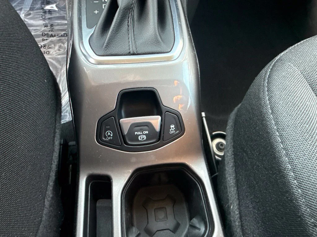 Used 2022 Black Jeep Latitude image 28