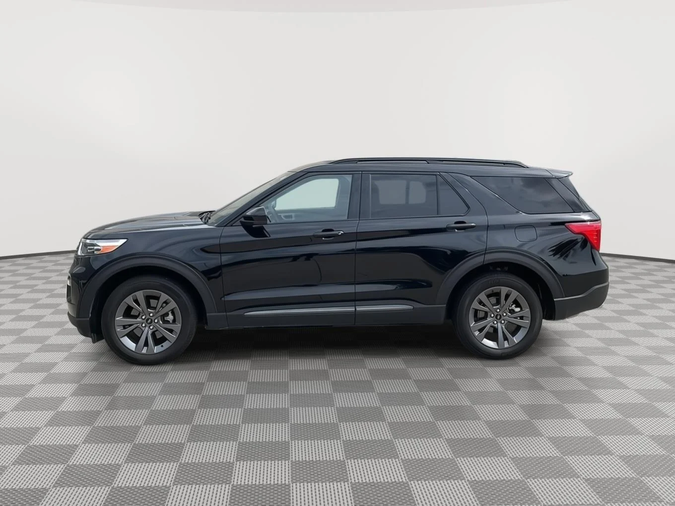 Certified Used 2023 Agate Black Ford XLT image 6