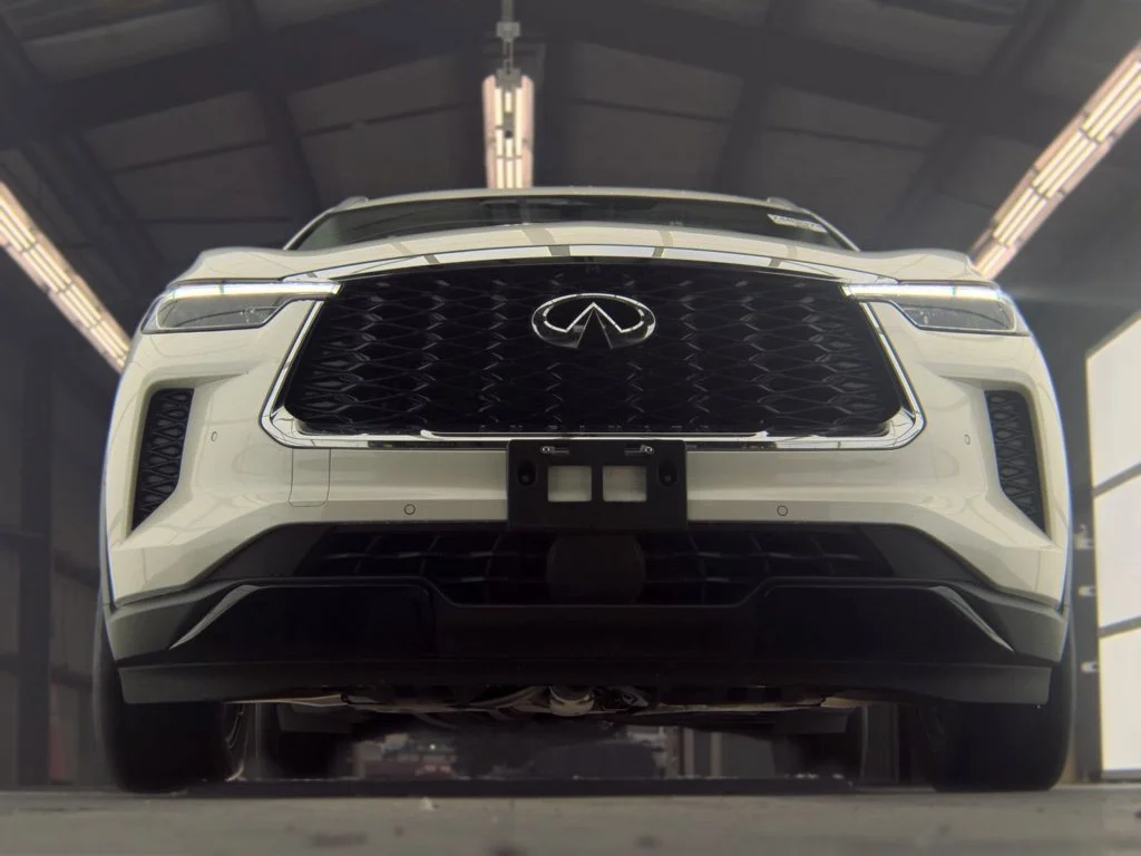 Certified Used 2024 White INFINITI LUXE image 4