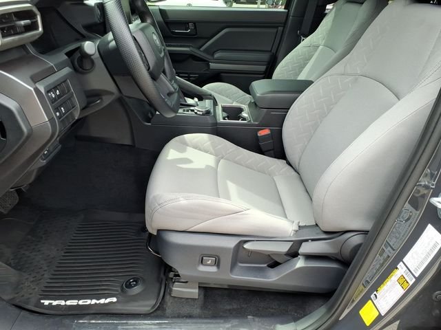 Certified Used 2025  Toyota SR5 image 32