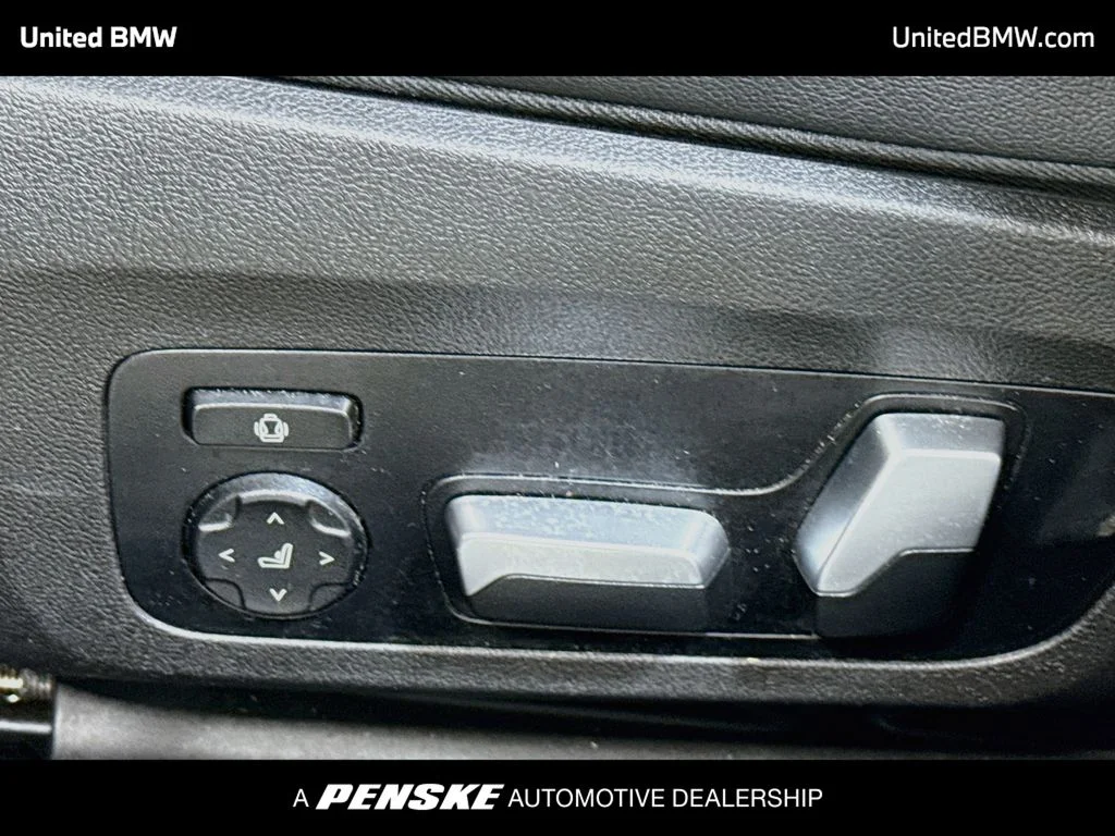 2021 BMW 3 Series 330e - Photo 11