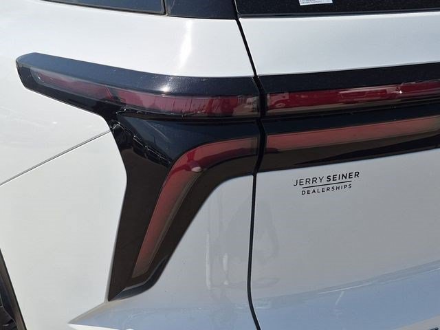 2025 Chevrolet Traverse LT - Photo 13