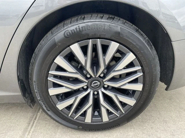 2025 Nissan Altima SV - Photo 30