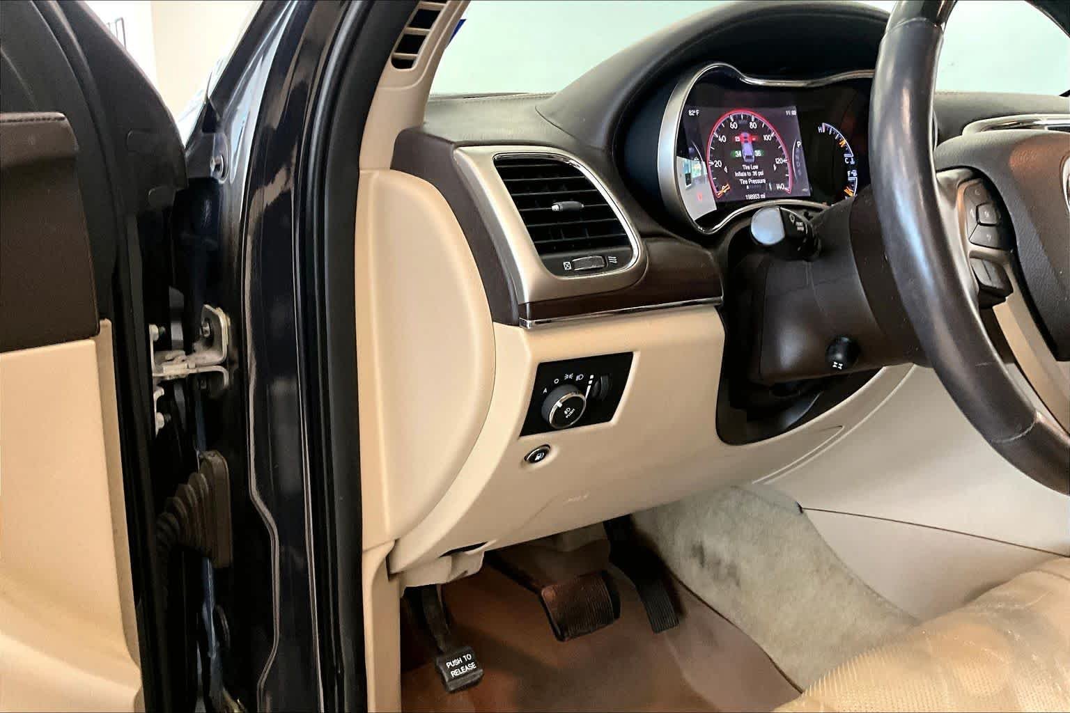 Used 2015 Maximum Steel Metallic Clearcoat Jeep Overland image 29