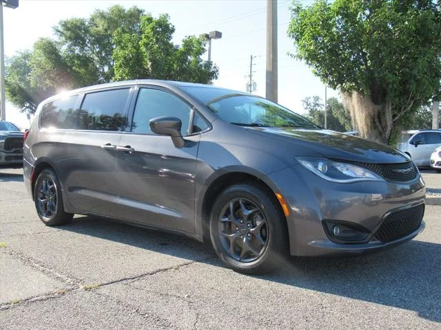 2018 Chrysler Pacifica Touring Plus's photo