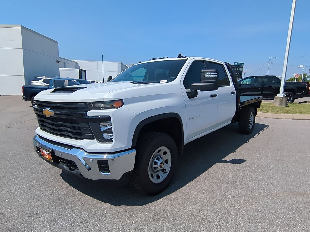 New 2025 Summit White Chevrolet WT image 1