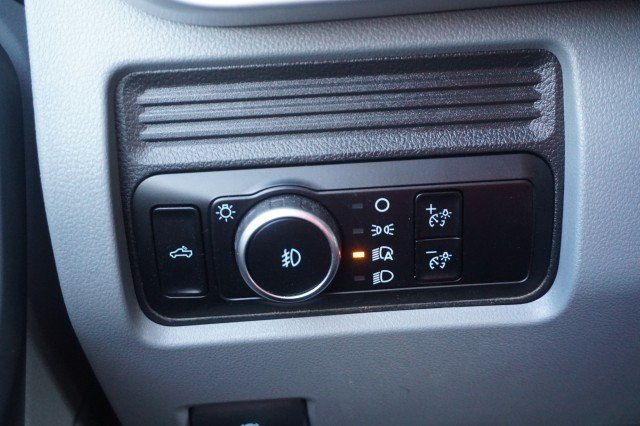 Used 2025 Oxford White Ford XLT image 26