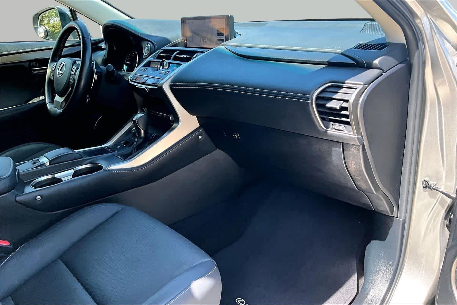 Used 2019 Atomic Silver Lexus  image 19