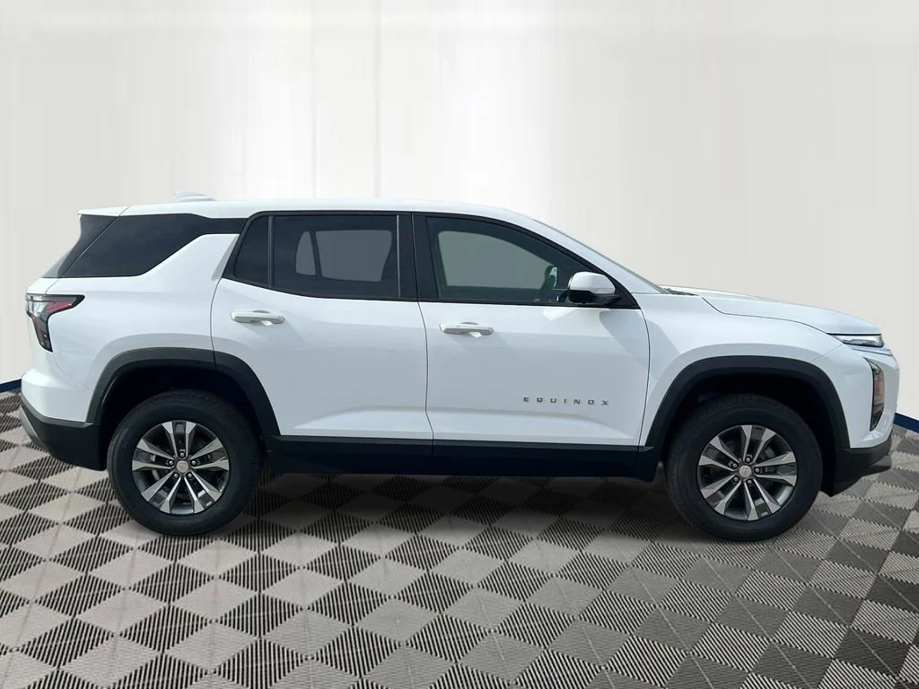 Used 2026 Summit White Chevrolet LT image 5