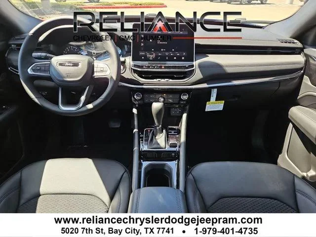 New 2026 Hydro Blue Pearl-Coat Exterior Paint Jeep Latitude image 12