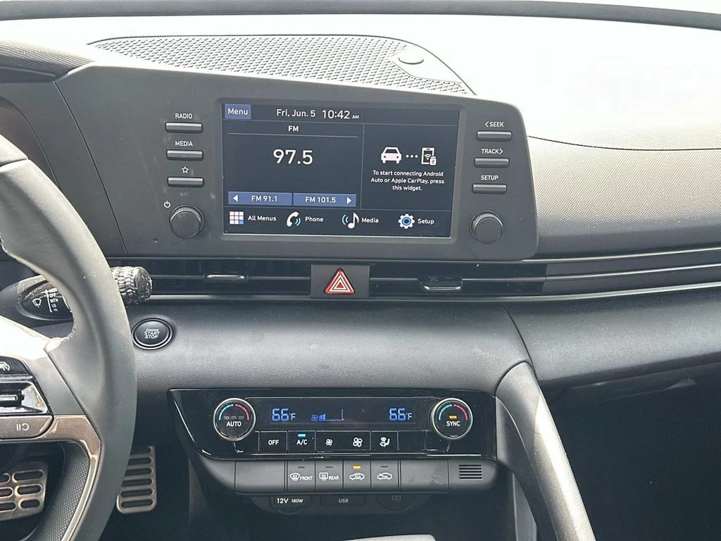 Used 2025 White Hyundai SEL Sport image 19