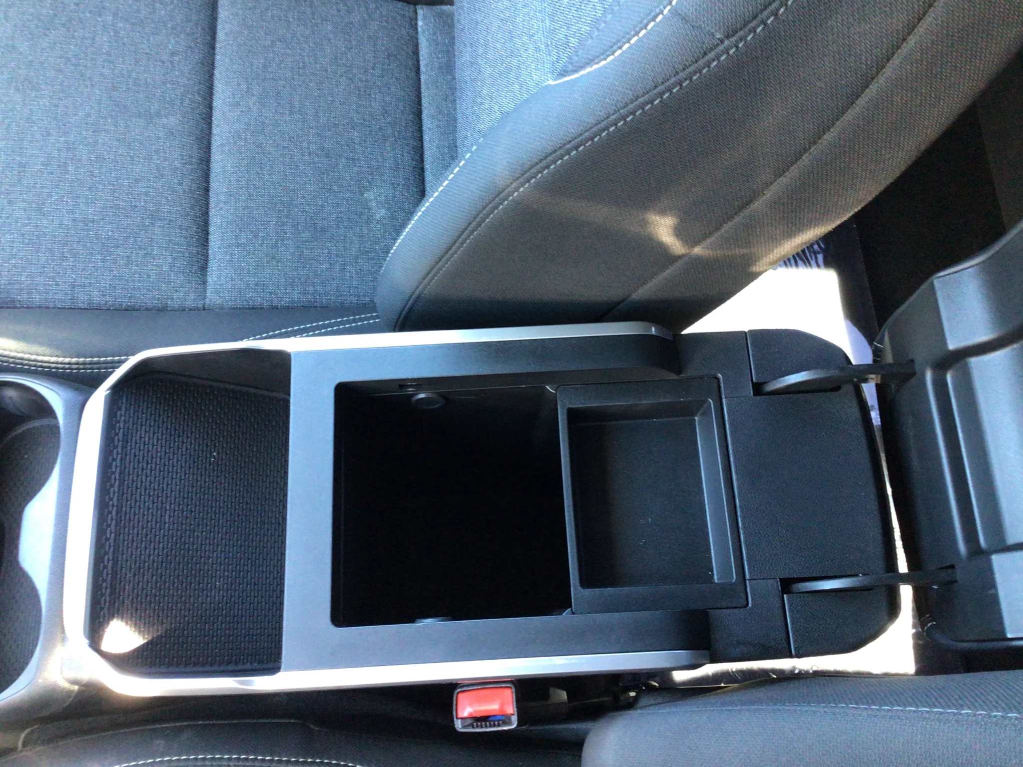 Used 2025 Summit White GMC Elevation image 15