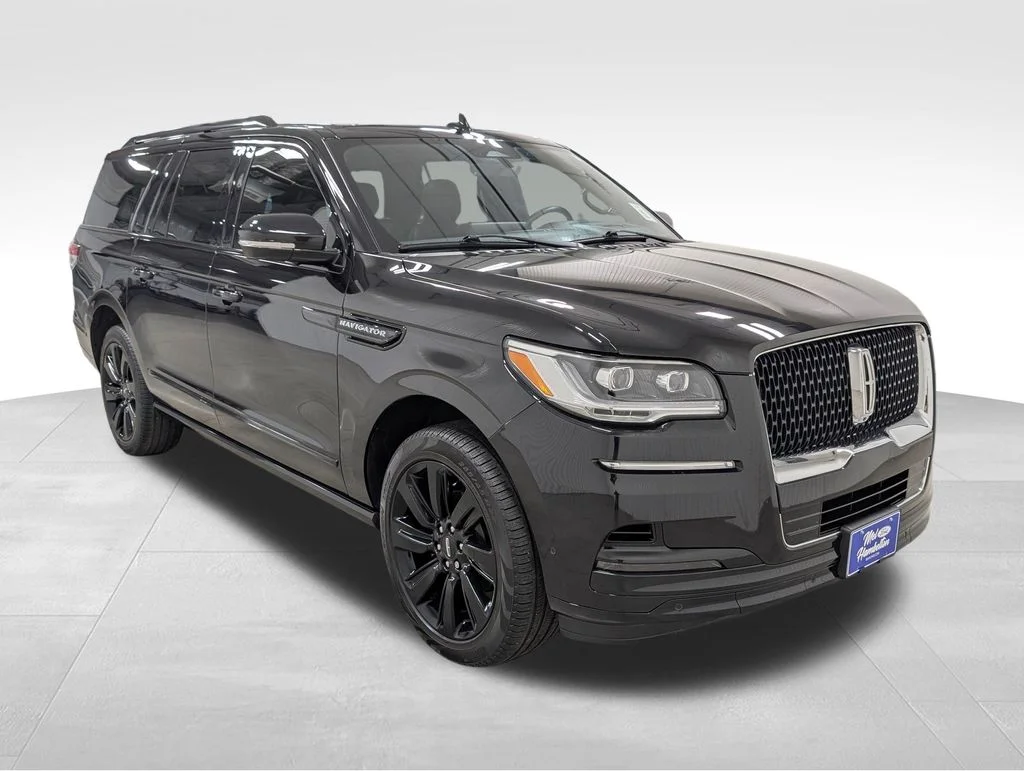 Used 2024 Infinite Black Metallic Lincoln Reserve image 19