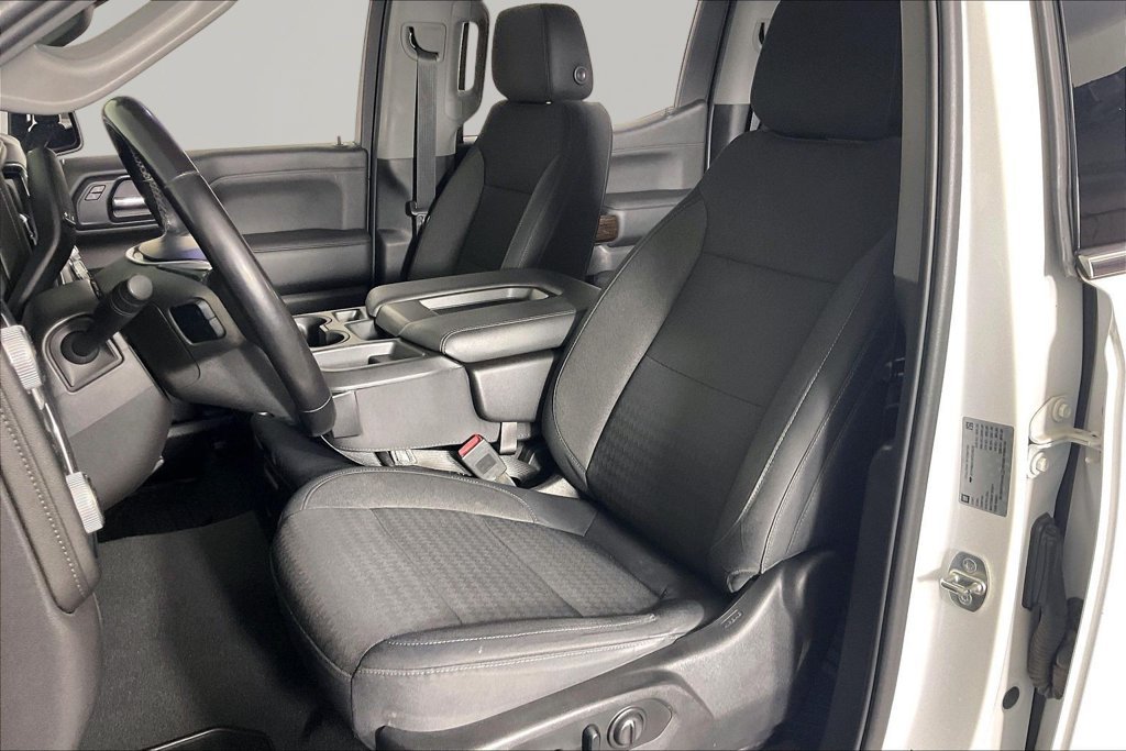Used 2019 White GMC SLE image 18