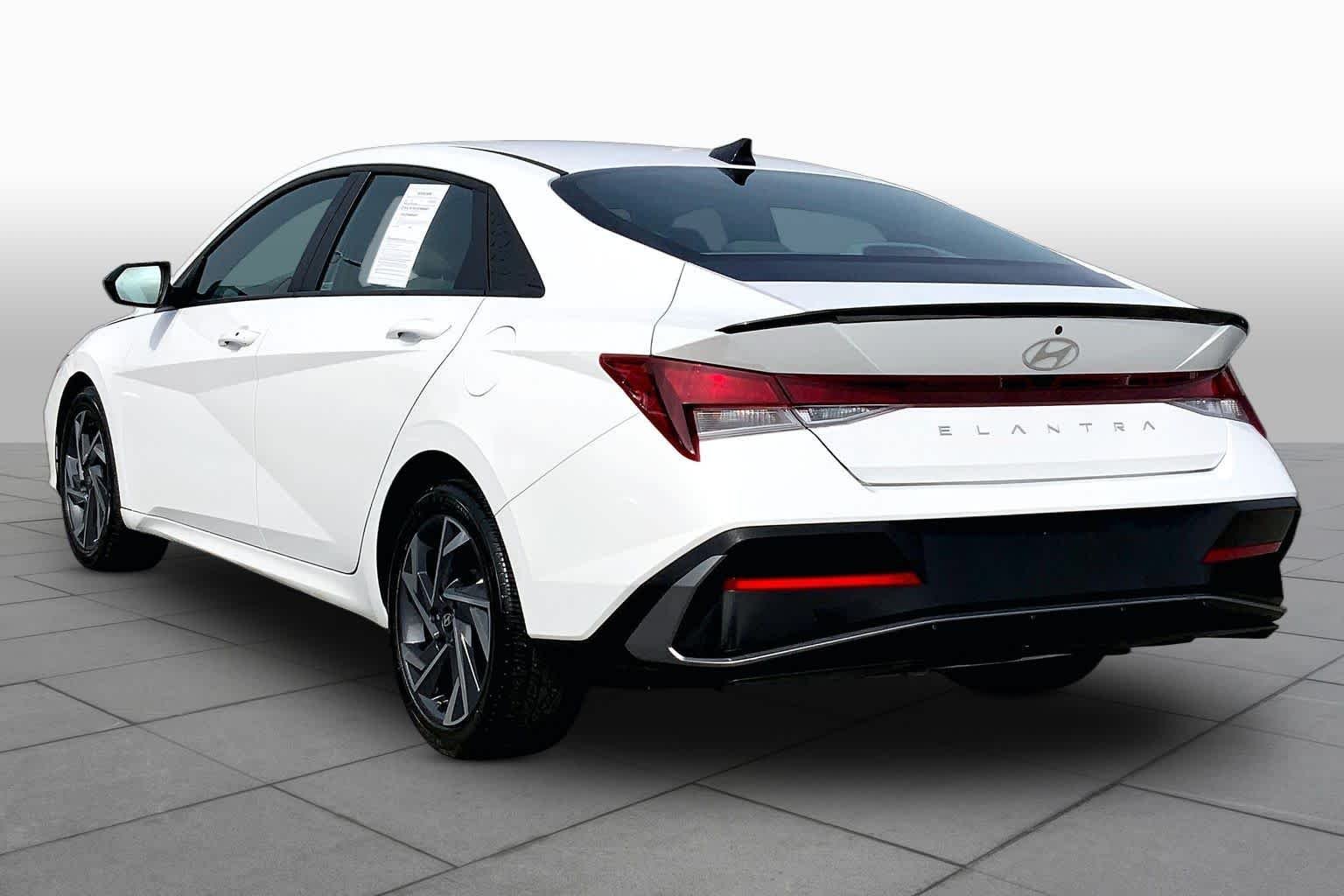 Used 2025 Serenity White Hyundai SEL Sport image 11