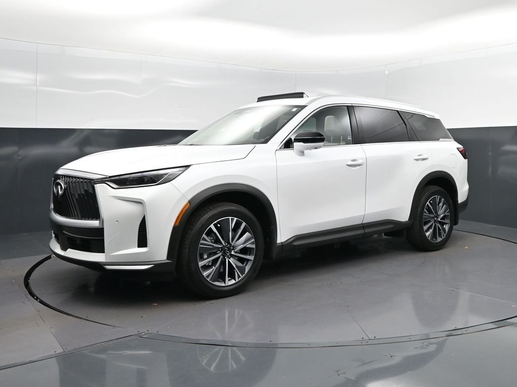 New 2027 RADIANT WHITE INFINITI Luxe FWD image 3