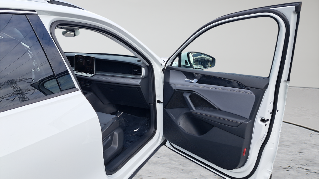 Used 2026 White Volkswagen SE image 15