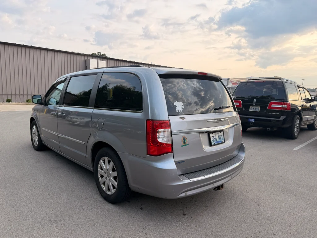 Used 2013 Billet Silver Metallic Clearcoat Chrysler Touring image 5