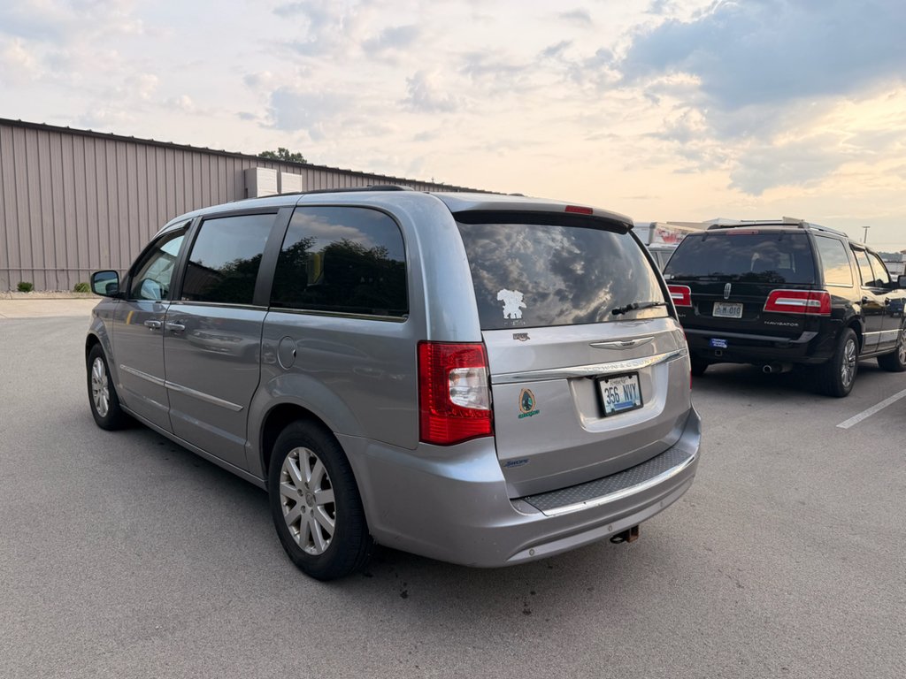 Used 2013 Billet Silver Metallic Clearcoat Chrysler Touring image 5