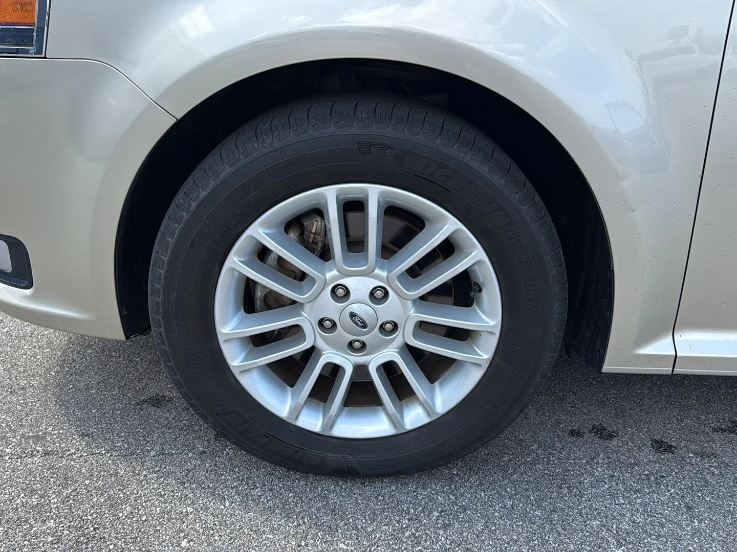 Used 2018 White Gold Ford SEL image 14