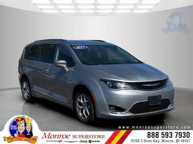 2017 Chrysler Pacifica Touring-L Plus's photo