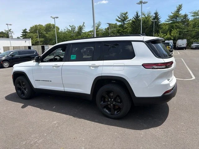 Used 2025 White Jeep Limited image 5