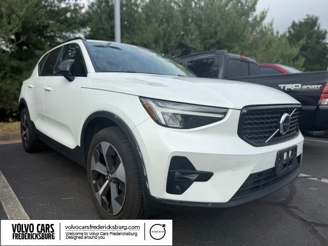 2023 Volvo XC40 B5 Plus Dark AWD's photo