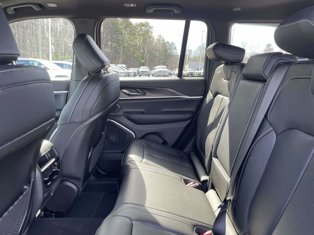 New 2026 Baltic Gray Metallic Clear-Coat Exterior Paint Jeep Limited image 19