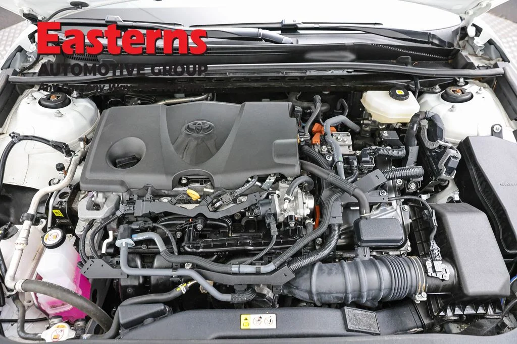 Used 2025 White Toyota LE image 7