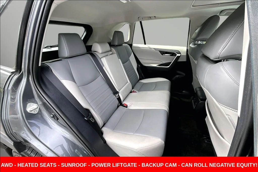 Used 2020 Gray Toyota XLE Premium image 24