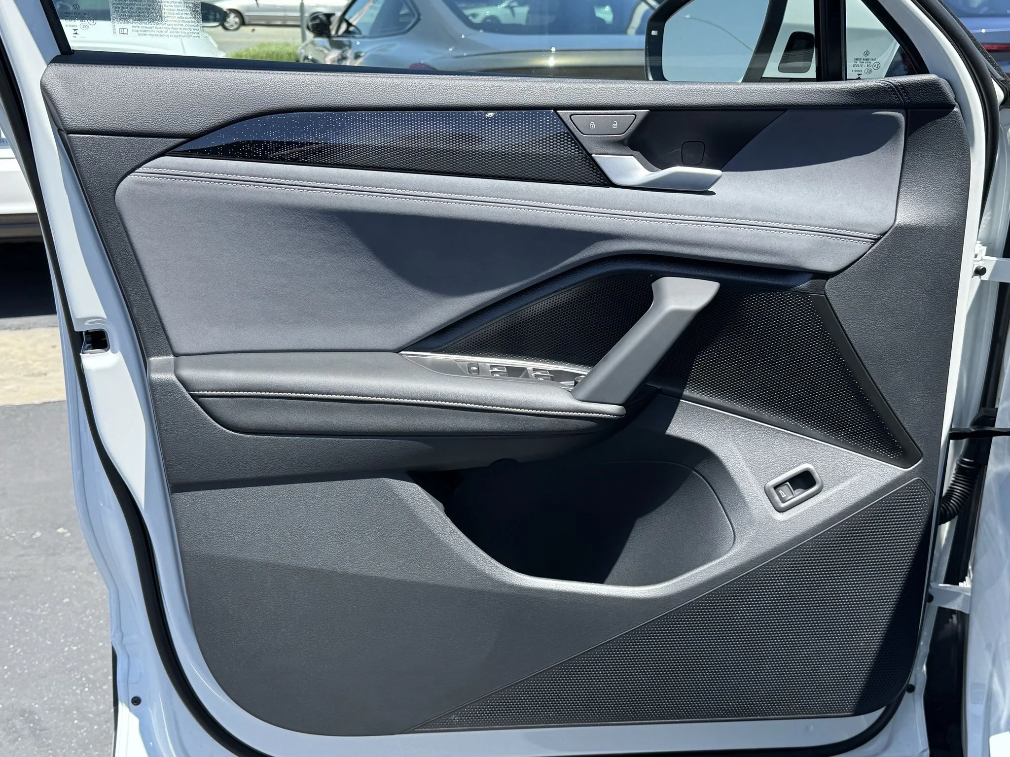 New 2026 Pure White Volkswagen SE image 11