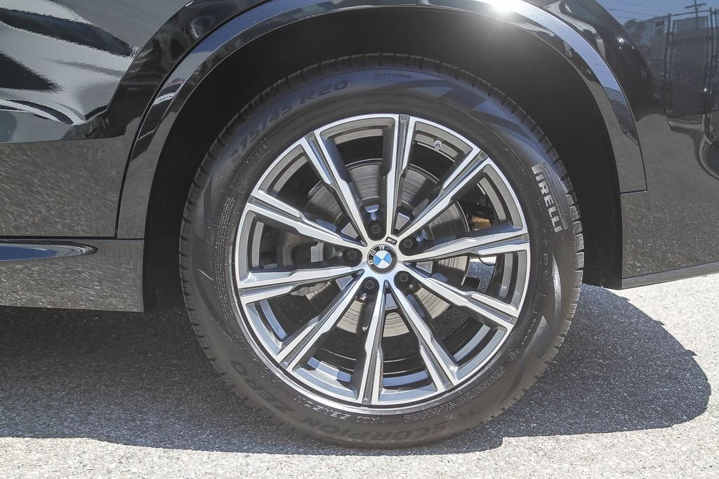 Used 2023 Black Sapphire Metallic BMW sDrive40i image 8