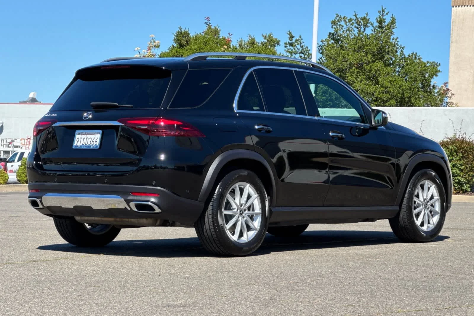 Used 2025  Mercedes-Benz GLE 350 image 2